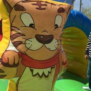 Meet your Posher, Abi